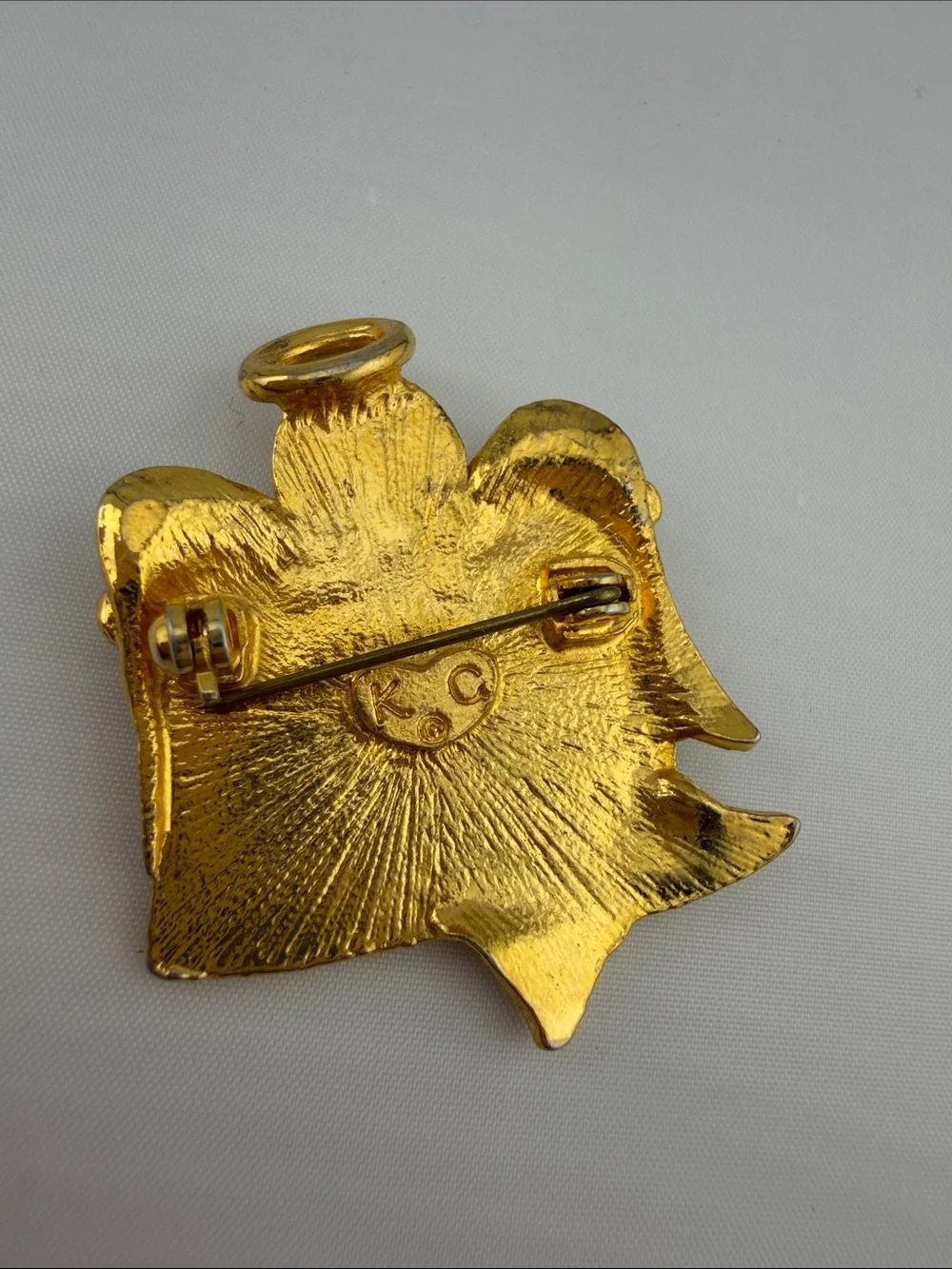 Patriotic vintage Gold-Tone American Flag Brooch with Red, White & Blue Enamel